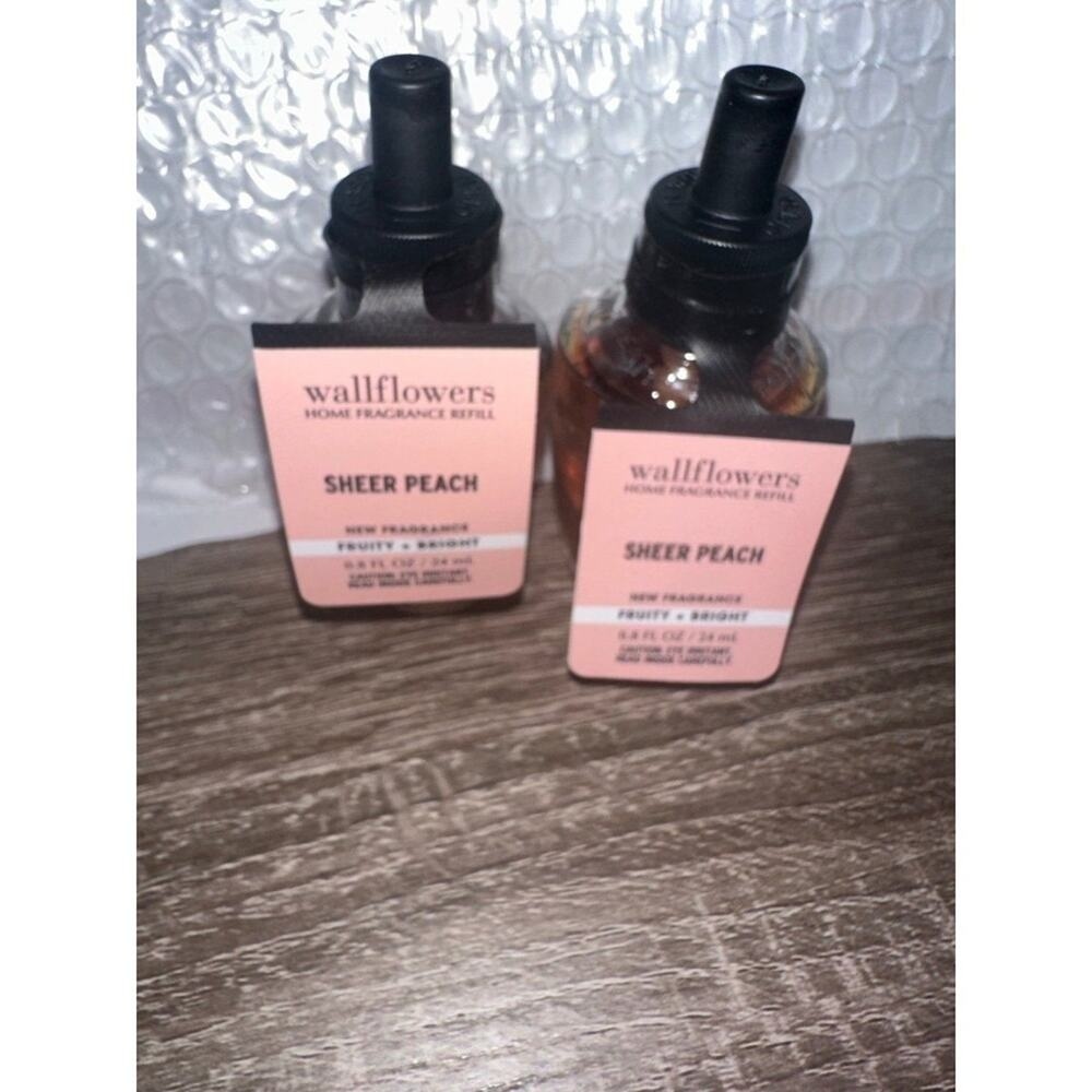 Bath and Bodyโ Works Wallflowers Sheer Peach Home Fragrance Refills